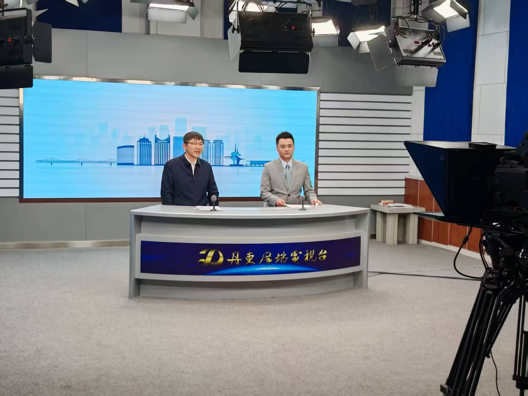 图片新闻-市人社局参加“讲政策做解读”活动.jpg